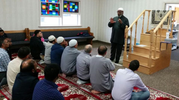 Non-Muslims in Canada plan to 'hug' Stratford mosque during Friday Prayers