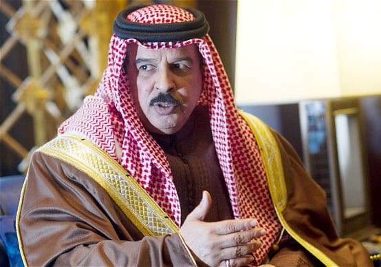 ملك البحرين يقترح إعادة المحاكمات العسكرية في القضايا السياسية