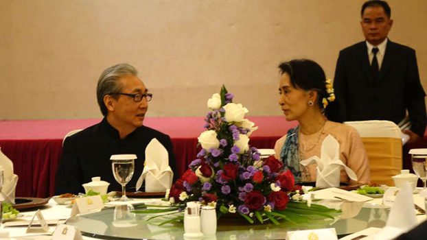 ထုိင္​း ဒုတိယဝန္​ႀကီးခ်ဳပ္​မွ ႏုိင္​ငံ​ေတာ္​သမၼတႏွင့္ ႏုိင္​ငံ​ေတာ္​အတုိင္​ပင္​ခံပုဂၢဳိလ္​​တုိ႔အား ​ေတြ႔ဆုံ
