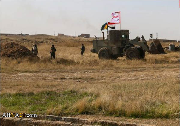 الحشد الشعبي يباشر برفع العبوات وفتح السواتر جنوب غرب صحراء نينوى