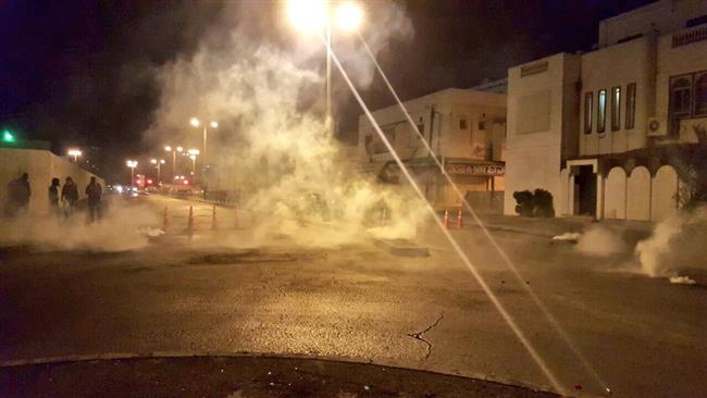 Bahraini regime forces fire tear gas again to disperse protesters