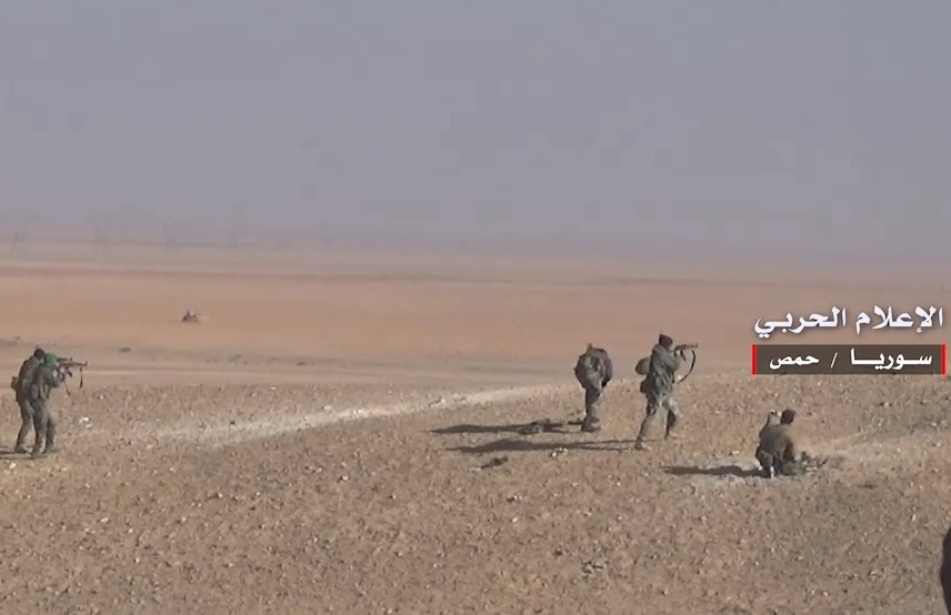 الجيش السوري يقطع خطوط إمداد داعش التكفيري من اتجاه مخيم الدفاع بدير الزور