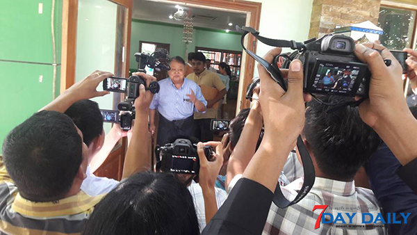 ဦးကိုနီႏွင့္ဦးေန၀င္းမိသားစုမ်ားအတြက္ ေငြစုလက္မွတ္ေထာက္ပံ့ရန္ စီစဥ္ေနဟု ဦး၀င္းထိန္ေျပာ