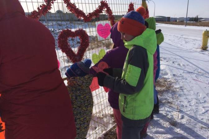 People in Alberta put messages of love, support around site of Sherwood Park mosque / Pics