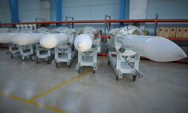 Иран Ислам Республикасынын беш јени мүдафиә системи сәрҝијә чыхарылды.