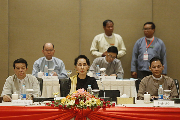 ႏို္င္ငံေရး၊ ဘာသာေရး မတူကြဲျပားမႈမ်ားကို ၿငိမ္းခ်မ္းေသာနည္းျဖင့္ ေျဖရွင္းႏုိင္ျခင္းကို ယံုၾကည္ရန္လိုေၾကာင္း ေဒၚေအာင္ဆန္းစုၾကည္ေျ