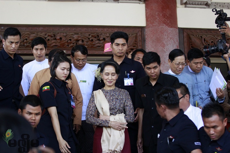 ေဒၚေအာင္ဆန္းစုၾကည္ လံုၿခံဳေရးအတြက္ လက္နက္ကိုင္ အေစာင့္အေရွာက္မ်ား ထပ္တိုးျမႇင့္