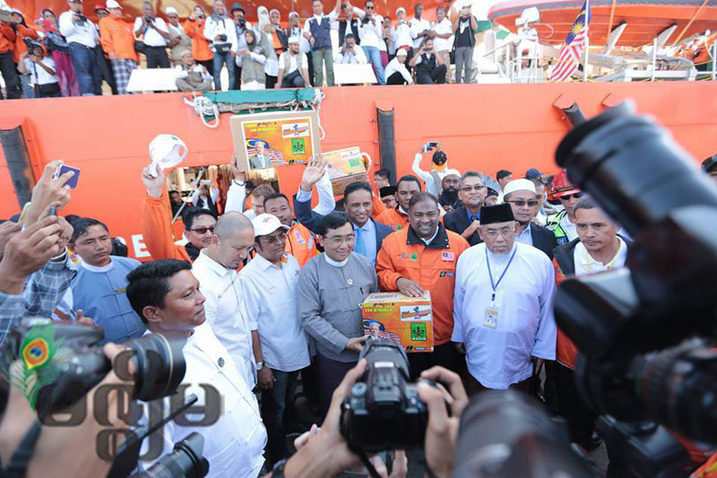 မေလးရွားေထာက္ပံ့ေရးသေဘၤာ သီလ၀ါသို႔ ဆိုက္ေရာက္လႊဲေျပာင္းခဲ့