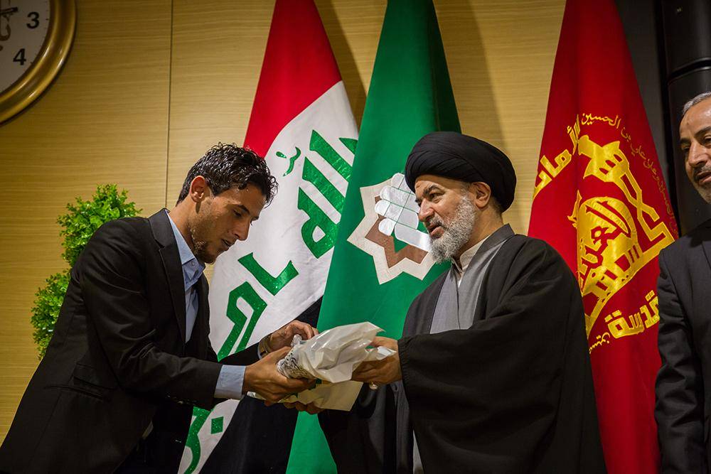 العتبة العباسية دعمت القوات العراقية والمتطوعين والشهداء بأكثر من مليار دينار عراقي+(صور)
