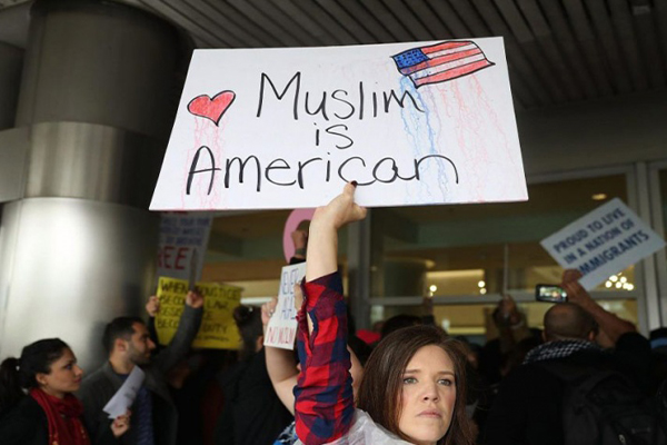 アメリカの１６の州が、大統領令に反対