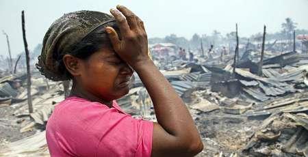 म्यांमार, सैनिक हमलों में १००० से अधिक रोहिंग्या मुसलमानों की मौत हो चुकी है।