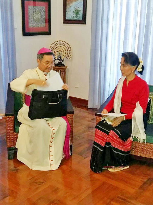 ေဒၚေအာင္ဆန္းစုၾကည္ႏွင့္ ပုပ္ရဟန္းမင္းႀကီး အထူးကုိယ္စားလွယ္ ေတြ႕ဆံုေဆြးေႏြး