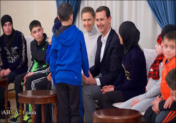 الرئيس السوري يستقبل عشرات النساء والأطفال الذين تم تحريرهم بعد اختطافهم من قراهم بريف اللاذقية