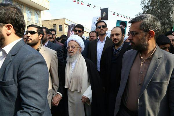 آية الله مكارم الشيرازي: المشاركة المليونية في مسيرات انتصار الثورة صفعة للاعداء