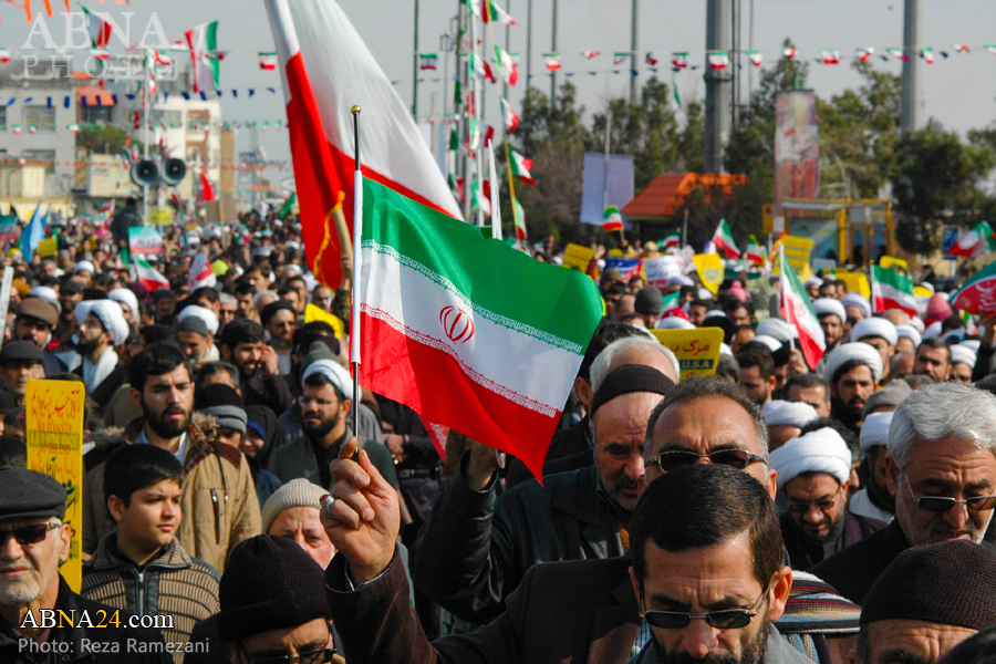 “Marchas Multitudinarias en Qom Recuerdan el Aniversario de la Victoria de la Revolución Islámica de Irán”