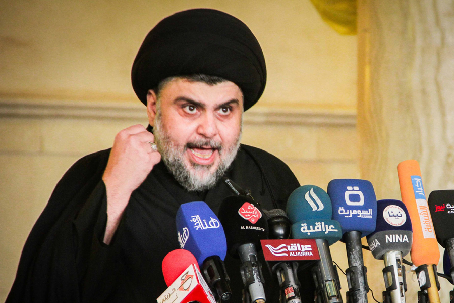 الصدر يتوعد برد "أقوى" بعد توجيه الدعوة للمتظاهرين بالانسحاب التكتيكي