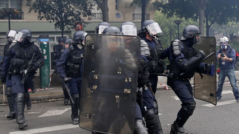 Conflitos continuam na França sobre ataque policial contra homem negro