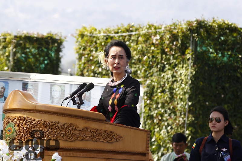 အပစ္ရပ္လက္မွတ္ မထိုးရေသးတဲ့ အစုအဖြဲ႔ေတြ သတၱိရွိရွိနဲ႔ လက္မွတ္ထိုးလိုက္ပါလို႔ ေဒၚေအာင္ဆန္းစုၾကည္ ေျပာ
