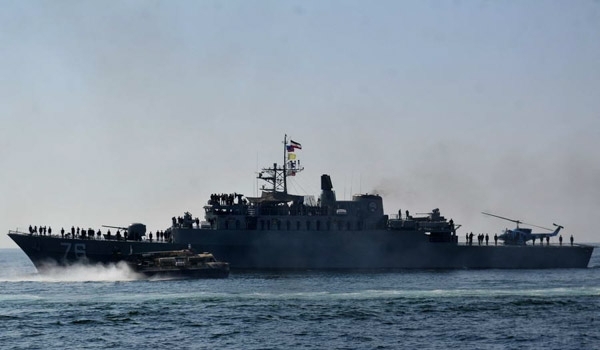 Iranian warships repel pirates' attack in Bab Al-Mandab