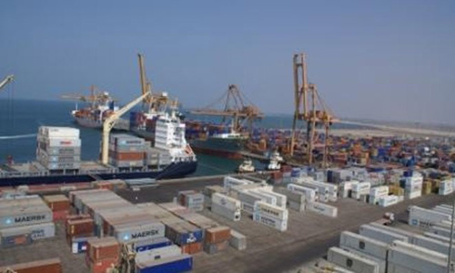 العدوان السعودي يحتجز 5 سفن محملة بمشتقات نفطية في طريقها إلى الحديدة