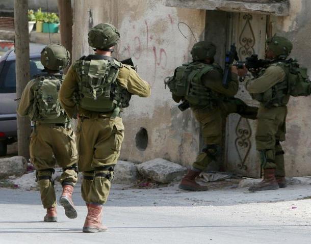 Israeli soldiers arrest 25 Palestinians during overnight raids