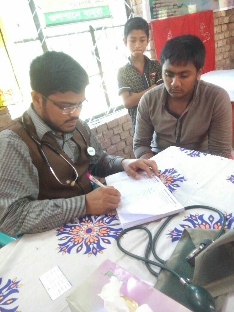 সাতক্ষীরায় বিনামূল্যে স্বাস্থ্য সেবা প্রদান