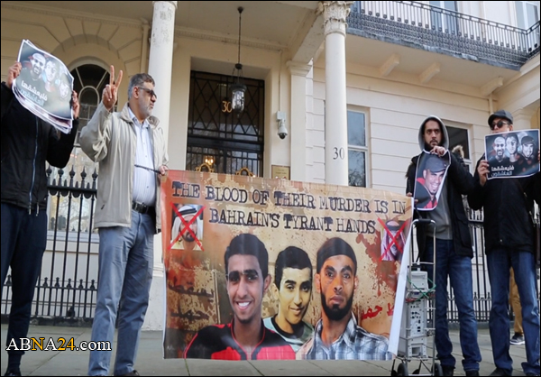 البحرانيون يرفعون شعارات الثورة الخالدة امام سفارة آل خليفة بلندن