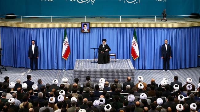 Imam Khamenei Pays Tribute to Massive Turnout in Rallies Marking Islamic Revolution Anniv.