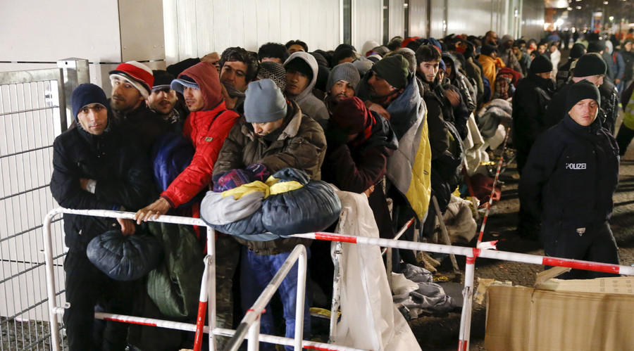 Australia increases pressure, cash offers for asylum seekers to return home