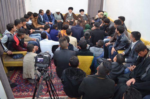 المرجع الحكيم يدعو المؤمنين للالتزام بنهج القرآن والتدبر به