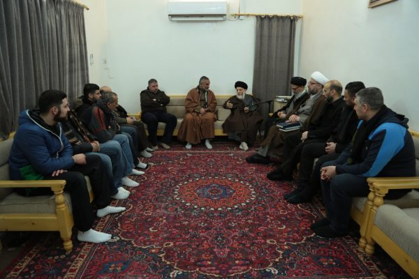 المرجع الحكيم يوصي المغتربين بترسيخ العقيدة بنفوس الأجيال وتحصينهم بالثقافة الدينية 