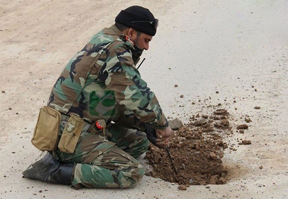 الحشد الشعبي تباشر بتطهير قرية "السحاجي" من العبوات الناسفة والالغام