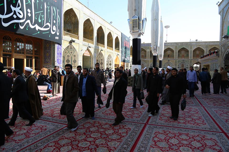 طلبة العلوم الدينية من حوزة قم المقدسة في رحاب مرقد أمير المؤمنين (ع)+(صور)