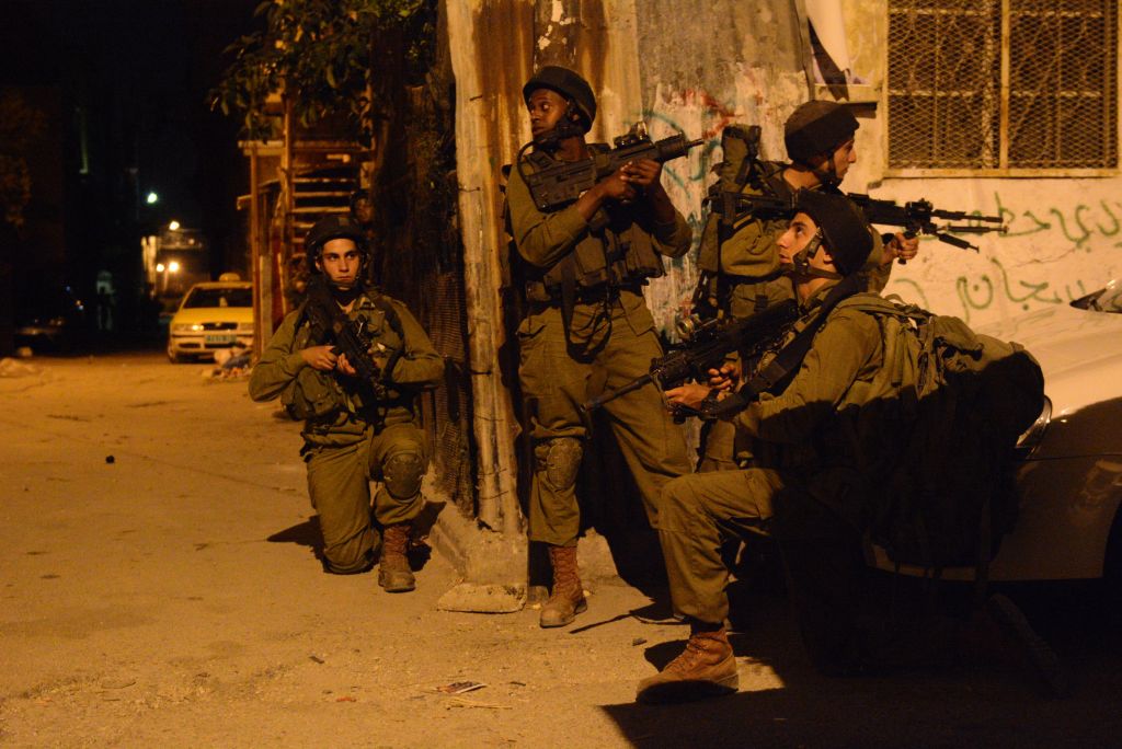 Israeli soldiers detain 20 Palestinians in overnight raids