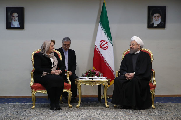 صدر حسن روحانی: مسئلہ فلسطین دنیائے اسلام کا اہم مسئلہ /فلسطینی اور شامی عوام کی کامیابی تک ان کے ساتھ ہیں