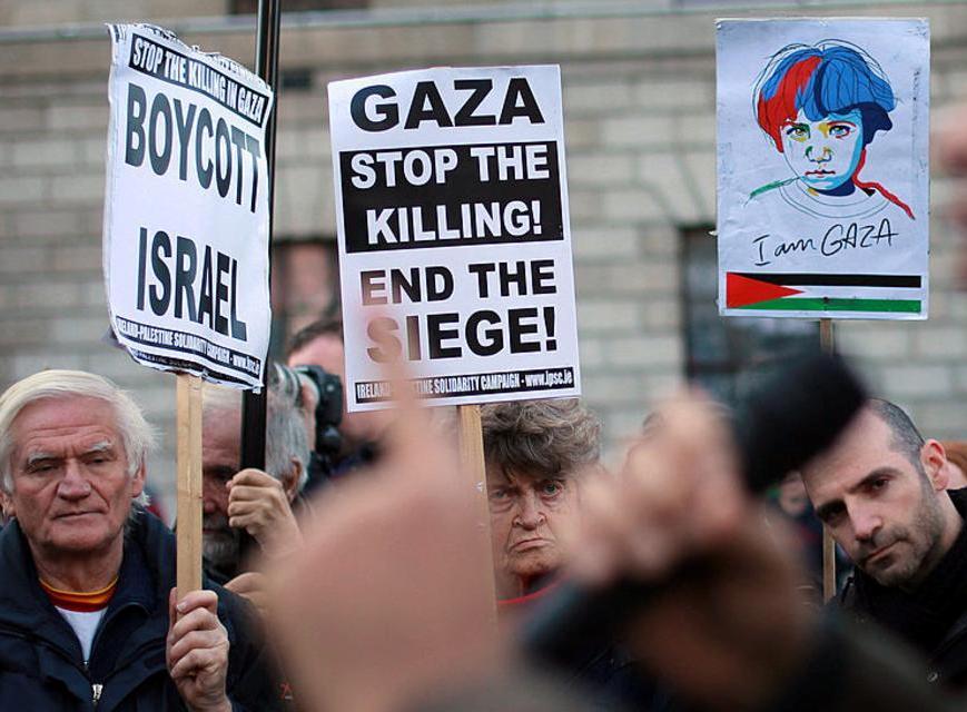 محتجون بدبلن يلغون خطابا لسفير إسرائيل..."كلنا فلسطينيون"