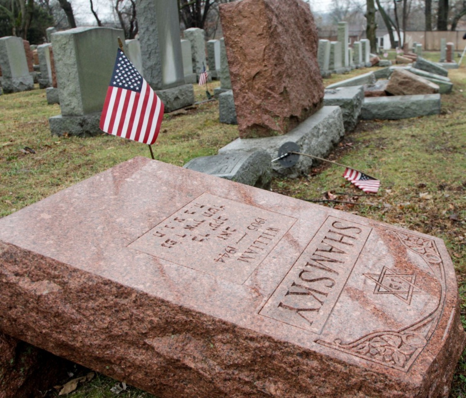 American Muslims raising money to repair vandalized Jewish cemetery