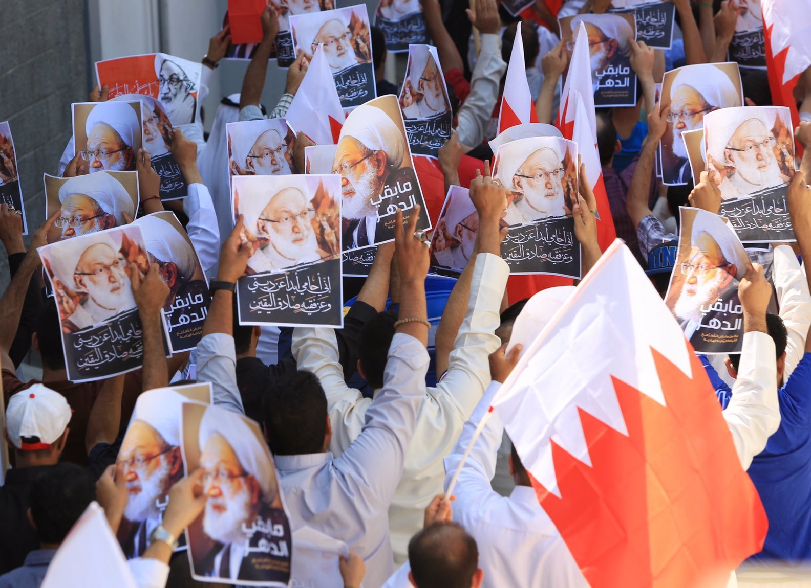 تظاهرة حاشدة في الدراز المحاصرة مع استمرار الخليفيين منع إقامة صلاة الجمعة الأكبر في البلاد