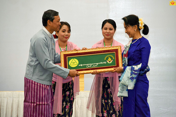 အလုပ္အကိုင္ႏွင့္ ပညာေရးအတြက္ အမ်ိဳးသားပညာေရးစနစ္ကို ေျပာင္းလဲမည္ဟု ေဒၚေအာင္ဆန္းစုၾကည္ေျပာၾကား