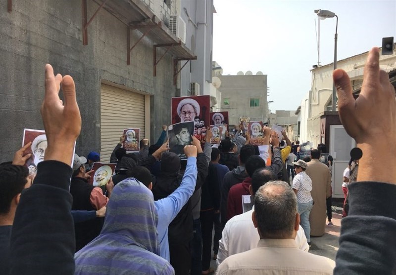 Bahraini protesters march against Friday Prayers ban / Pics