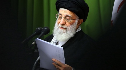 Iran: Das geehrte Oberhaupt der Islamischen Revolution empfängt eine Gruppe von Dichtern