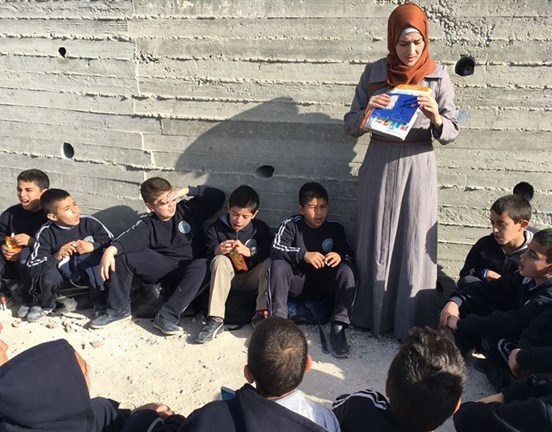 Palestinian children attend class in street after Israel shuts down school / pics