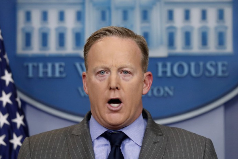 Spicer Periksa Telefon Bimbit Staf Rumah Putih
