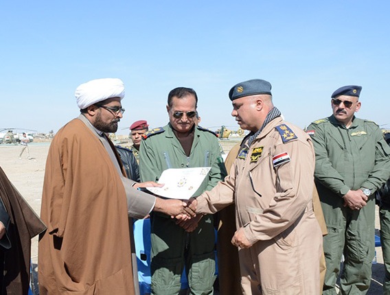 ممثل المرجعية الدينية العليا يكرم نخبة من الضباط الطيارين في قاعدة القيارة الجوية بالموصل+(صور)
