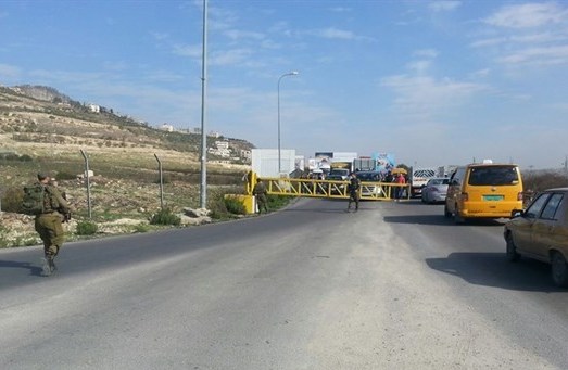 Israeli soldiers shoot elderly Palestinian man in foot, pelvis at Huwwara checkpoint