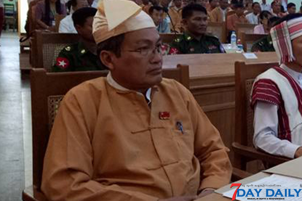 မြန္ျပည္နယ္၀န္ႀကီးခ်ဳပ္သစ္ ေဒါက္တာေအးဇံႏွင့္ ေမးခြန္းငါးခု