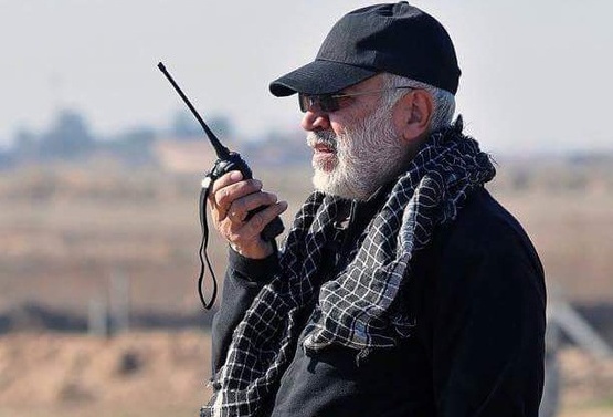 فيديو / أبو مهدي المهندس يمشي أثناء رمي الدواعش دون مبالاة 