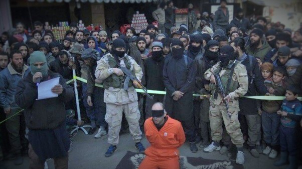 İŞİD Yərmuk düşərgəsində Beytü'l-Makdis üzvünü casusluq etdiyi səbəbiylə edam etdi / Foto