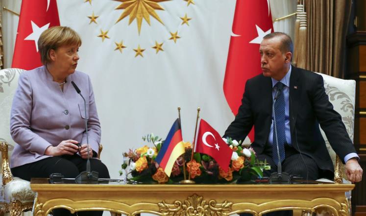 تركيا تعلن انها ستواصل تنظيم الانشطة مؤيد لأردوغان في ألمانيا وهولندا