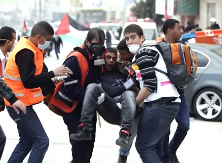اصابة فلسطيني وشرطي صهيوني بمواجهات في القدس المحتلة